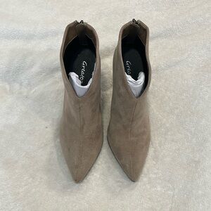 Greatonu women’s v-shaped stiletto ankle boots, size 6, NWT